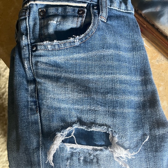 MOUSSY VINTAGE "Hammond" jeans in light wash distressed denim . - Picture 9 of 12